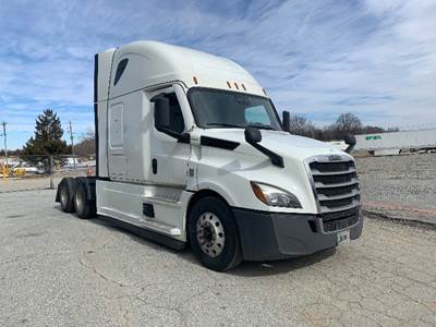 Freightliner Cascadia 126 Sleeper Semi Truck - 72" Integral Sleeper, 400HP, 12 Speed Automatic