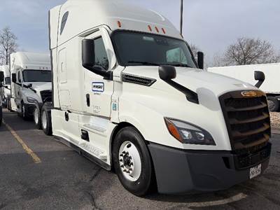 Freightliner Cascadia 126 Sleeper Semi Truck - 72" Integral Sleeper, 455HP, 12 Speed Automatic
