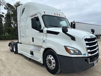 Freightliner Cascadia 126 Sleeper Semi Truck - 72" Integral Sleeper, 400HP, 12 Speed Automatic