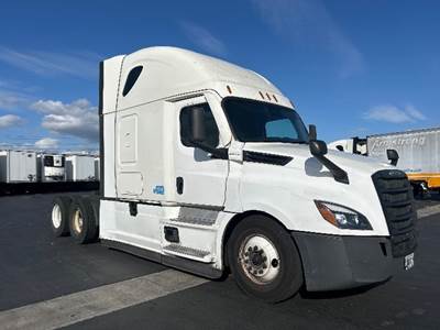 Freightliner Cascadia 126 Sleeper Semi Truck - 72" Integral Sleeper, 455HP, 12 Speed Automatic