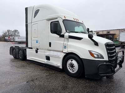 Freightliner Cascadia 126 Sleeper Semi Truck - 72" Integral Sleeper, 450HP, 12 Speed Automatic