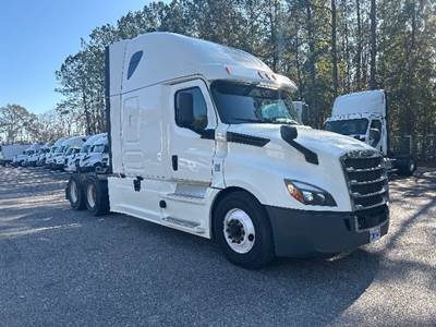 Freightliner Cascadia 126 Sleeper Semi Truck - 72" Integral Sleeper, 455HP, 12 Speed Automatic