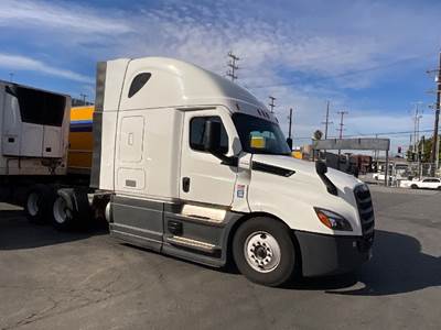 Freightliner Cascadia 126 Sleeper Semi Truck - 72" Integral Sleeper, 450HP, 12 Speed Automatic