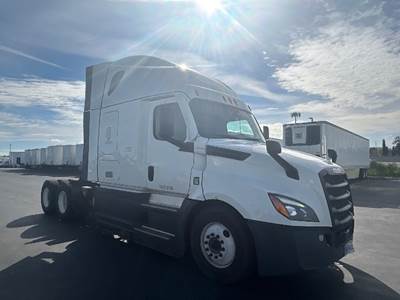 Freightliner Cascadia 126 Sleeper Semi Truck - 72" Integral Sleeper, 450HP, 12 Speed Automatic