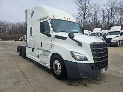 Freightliner Cascadia 126 Sleeper Semi Truck - 72" Integral Sleeper, 455HP, 12 Speed Automatic