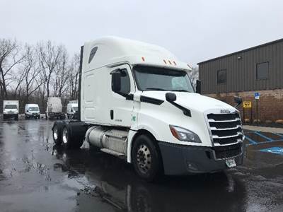 Freightliner Cascadia 126 Sleeper Semi Truck - 72" Integral Sleeper, 455HP, 10 Speed Manual