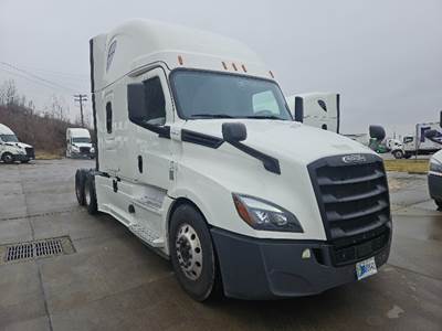 Freightliner Cascadia 126 Sleeper Semi Truck - 72" Integral Sleeper, 455HP, 12 Speed Automatic