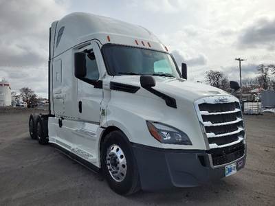 Freightliner Cascadia 126 Sleeper Semi Truck - 72" Integral Sleeper, 475HP, 12 Speed Automatic