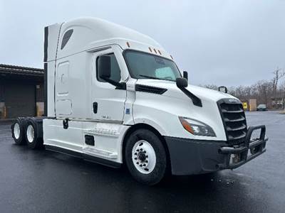 Freightliner Cascadia 126 Sleeper Semi Truck - 72" Integral Sleeper, 455HP, 12 Speed Automatic