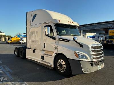 Freightliner Cascadia 126 Sleeper Semi Truck - 72" Integral Sleeper, 455HP, 12 Speed Automatic