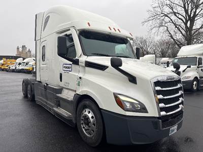 Freightliner Cascadia 126 Sleeper Semi Truck - 72" Integral Sleeper, 455HP, 10 Speed Manual