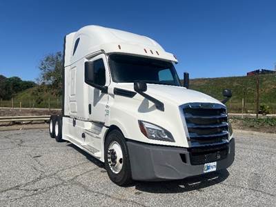 Freightliner Cascadia 126 Sleeper Semi Truck - 72" Integral Sleeper, 455HP, 12 Speed Automatic