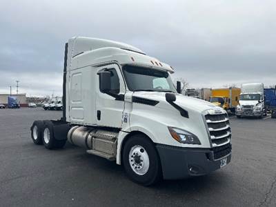 Freightliner Cascadia 126 Sleeper Semi Truck - 60" Integral Sleeper, 455HP, 10 Speed Manual