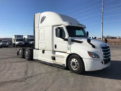 Freightliner Cascadia 126 Sleeper Semi Truck - 72" Integral Sleeper, 455HP, 12 Speed Automatic