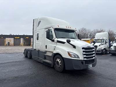 Freightliner Cascadia 126 Sleeper Semi Truck - 72" Integral Sleeper, 455HP, 10 Speed Manual