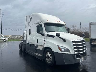 Freightliner Cascadia 126 Sleeper Semi Truck - 72" Integral Sleeper, 455HP, 10 Speed Manual