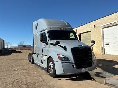 Freightliner Cascadia 126 Sleeper Semi Truck - 72" Integral Sleeper, 455HP, 12 Speed Automatic