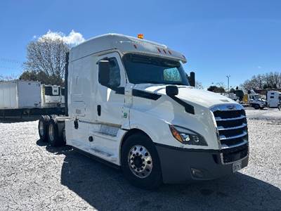 Freightliner Cascadia 126 Sleeper Semi Truck - 60" Integral Sleeper, 455HP, 10 Speed Manual