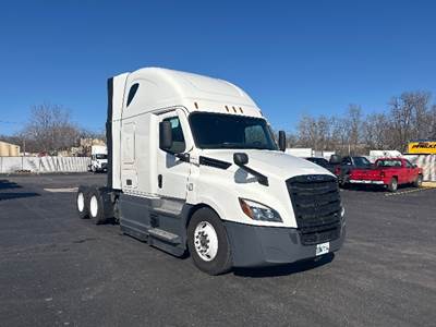 Freightliner Cascadia 126 Sleeper Semi Truck - 72" Integral Sleeper, 450HP, 12 Speed Automatic
