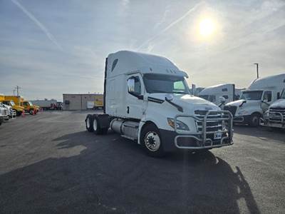 Freightliner Cascadia 126 Sleeper Semi Truck - 72" Integral Sleeper, 455HP, 10 Speed Manual