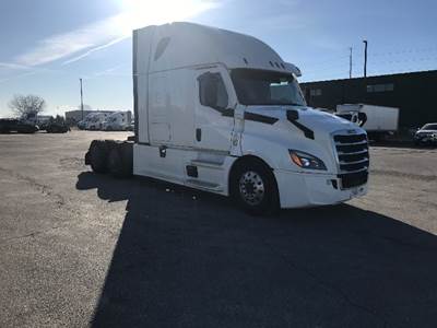 Freightliner Cascadia 126 Sleeper Semi Truck - 72" Integral Sleeper, 455HP, 12 Speed Automatic