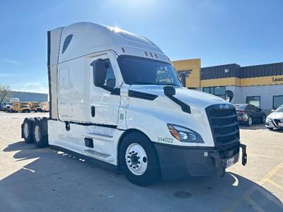Freightliner Cascadia 126 Sleeper Semi Truck - 72" Integral Sleeper, 455HP, 12 Speed Automatic