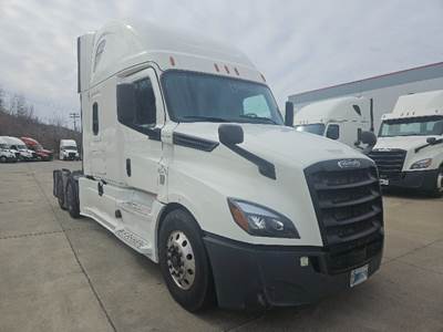 Freightliner Cascadia 126 Sleeper Semi Truck - 72" Integral Sleeper, 455HP, 12 Speed Automatic