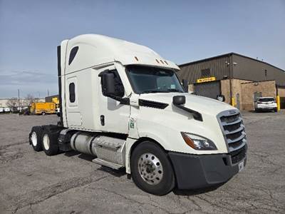Freightliner Cascadia 126 Sleeper Semi Truck - 72" Integral Sleeper, Cummins 450HP, 10 Speed Automatic