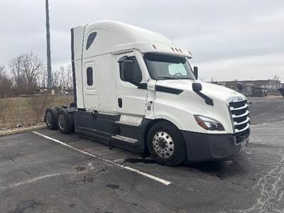 Freightliner Cascadia 126 Sleeper Semi Truck - 72" Integral Sleeper, 455HP, 10 Speed Manual