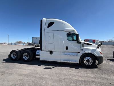 Freightliner Cascadia 126 Sleeper Semi Truck - 72" Integral Sleeper, 475HP, 12 Speed Automatic