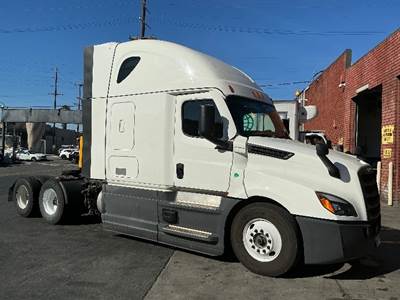 Freightliner Cascadia 126 Sleeper Semi Truck - 72" Integral Sleeper, 450HP, 12 Speed Automatic