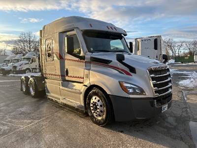 Freightliner Cascadia 126 Sleeper Semi Truck - 60" Integral Sleeper, Cummins 450HP, 10 Speed Automatic