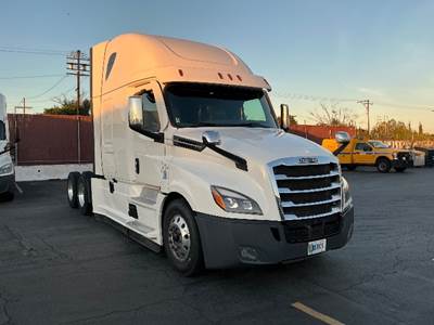 Freightliner Cascadia 126 Sleeper Semi Truck - 72" Integral Sleeper, 455HP, 12 Speed Automatic