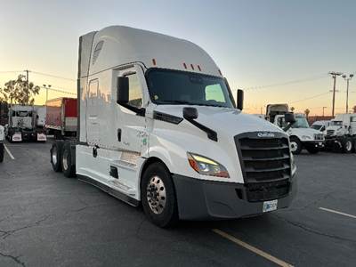 Freightliner Cascadia 126 Sleeper Semi Truck - 72" Integral Sleeper, 455HP, 12 Speed Automatic