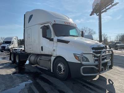 Freightliner Cascadia 126 Sleeper Semi Truck - 72" Integral Sleeper, 455HP, 12 Speed Automatic