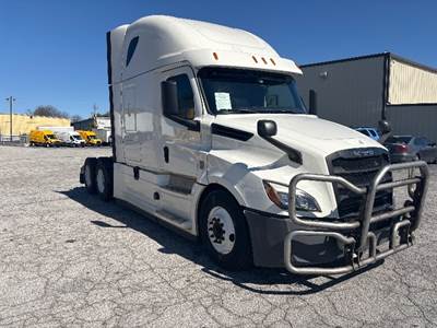Freightliner Cascadia 126 Sleeper Semi Truck - 72" Integral Sleeper, Cummins 450HP, 13 Speed Automatic