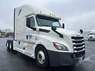 Freightliner Cascadia 126 Sleeper Semi Truck - 72" Integral Sleeper, Cummins 450HP, 13 Speed Automatic