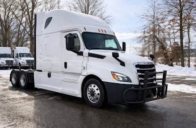Freightliner Cascadia 126 Sleeper Semi Truck - 72" Integral Sleeper, 400HP, 12 Speed Automatic