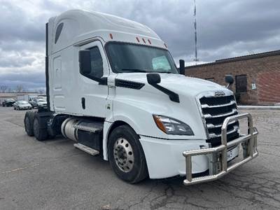 Freightliner Cascadia 126 Sleeper Semi Truck - 72" Integral Sleeper, Cummins 450HP, 10 Speed Automatic