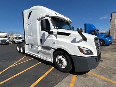 Freightliner Cascadia 126 Sleeper Semi Truck - 72" Integral Sleeper, Cummins 450HP, 13 Speed Automatic