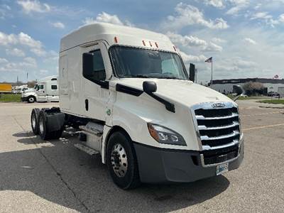 Freightliner Cascadia 126 Single Axle Sleeper Semi Truck - 72" Integral Sleeper, 450HP, 12 Speed Automatic