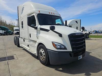 Freightliner Cascadia 126 Sleeper Semi Truck - 72" Integral Sleeper, 455HP, 12 Speed Automatic