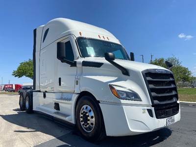 Freightliner Cascadia 126 Sleeper Semi Truck - 72" Integral Sleeper, 475HP, 12 Speed Automatic