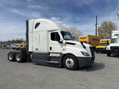 Freightliner Cascadia 126 Sleeper Semi Truck - 72" Integral Sleeper, 450HP, 12 Speed Automatic
