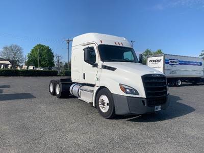 Freightliner Cascadia 126 Sleeper Semi Truck - 48" Integral Sleeper, 475HP, 12 Speed Automatic