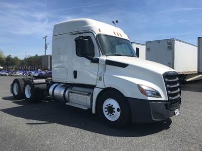 Freightliner Cascadia 126 Sleeper Semi Truck - 48" Integral Sleeper, 475HP, 12 Speed Automatic