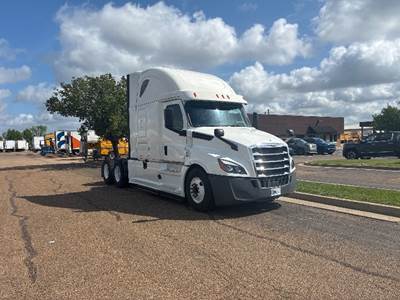 Freightliner Cascadia 126 Sleeper Semi Truck - 72" Integral Sleeper, 455HP, 12 Speed Automatic