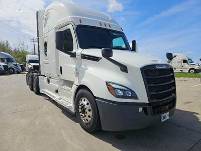 Freightliner Cascadia 126 Sleeper Semi Truck - 72" Integral Sleeper, 455HP, 12 Speed Automatic