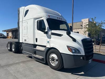 Freightliner Cascadia 126 Sleeper Semi Truck - 72" Integral Sleeper, 450HP, 12 Speed Automatic