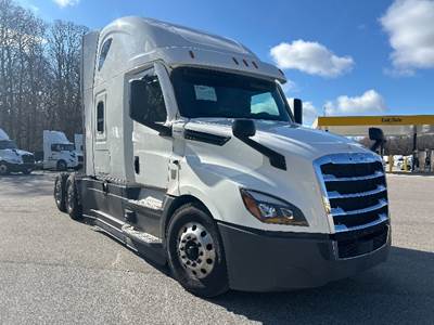 Freightliner Cascadia 126 Sleeper Semi Truck - 72" Integral Sleeper, 455HP, 10 Speed Manual